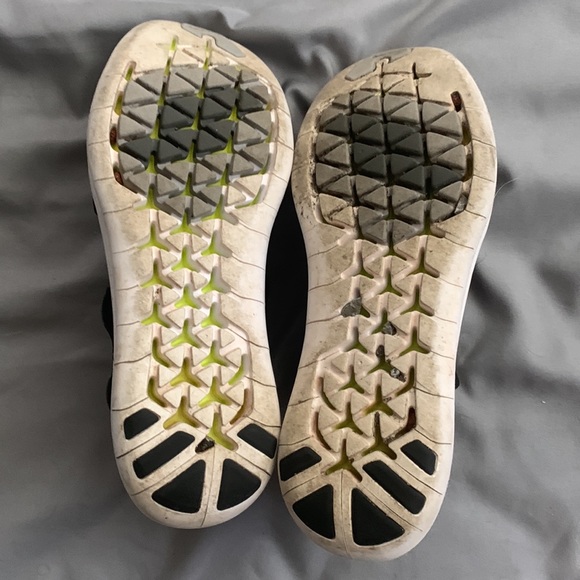 Nike Women’s Free Run Motion Flyknit - Picture 5 of 5